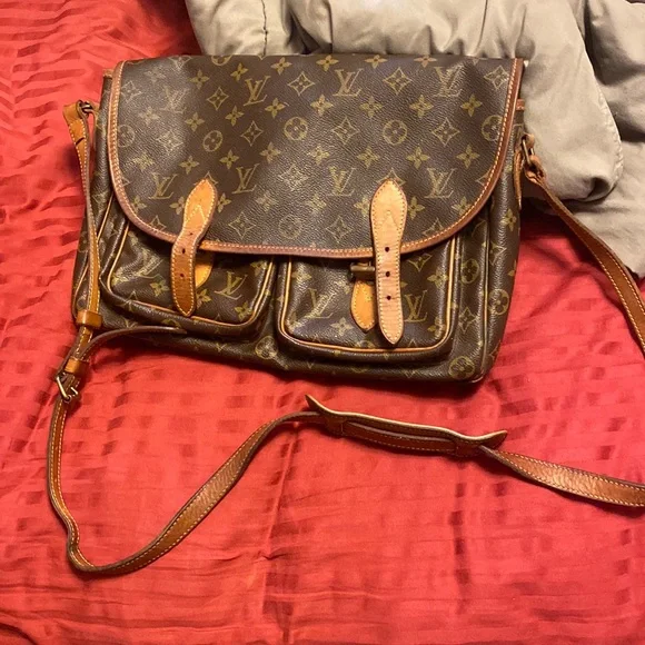 Louis vuitton gibeciere sale
